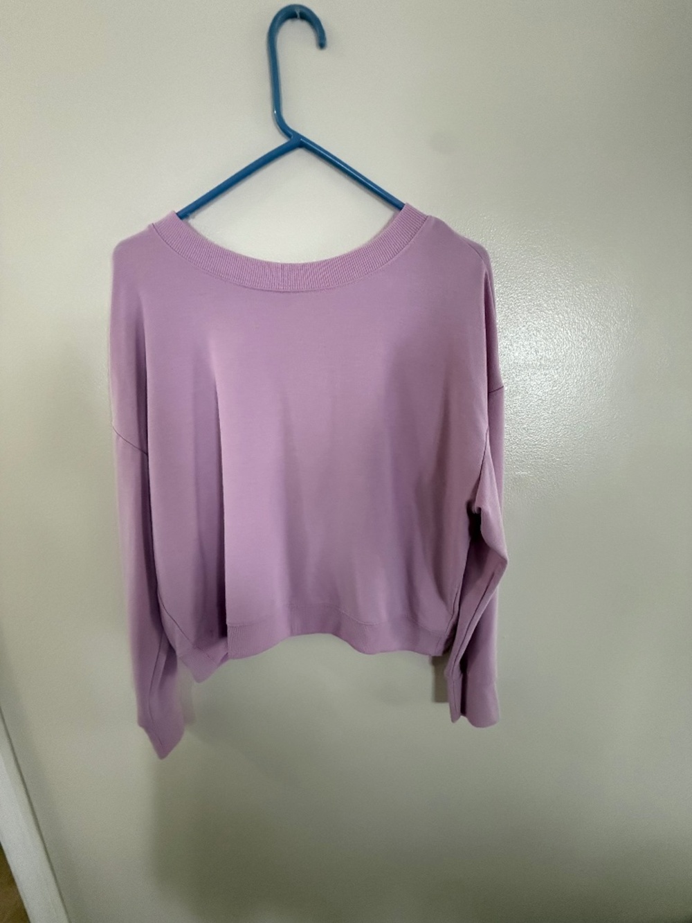 Purple crew neck sweatshirt, open back M/L